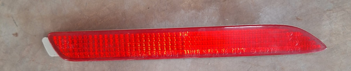 RAV4 RIGHT REAR BUMPER REFLECTOR