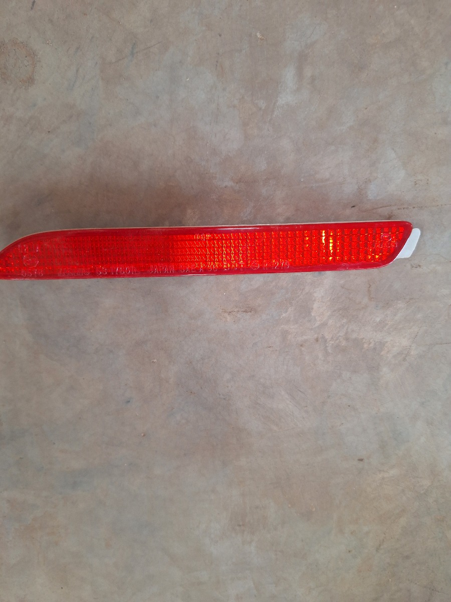 RAV4 LEFT REAR BUMPER REFLECTOR