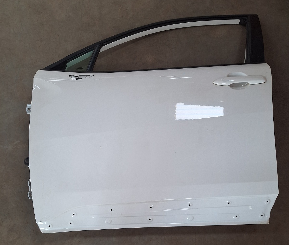 COROLLA CROSS LEFT FRONT DOOR (SHELL)