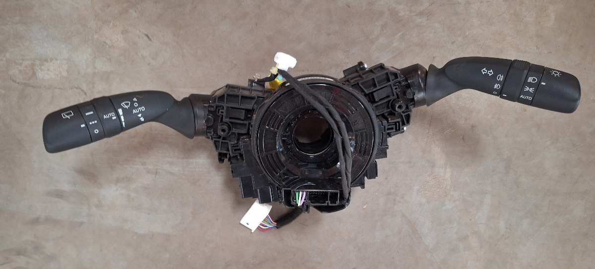 COROLLA CROSS COMBINATION SWITCH