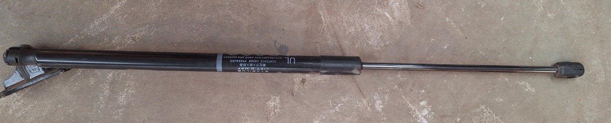 COROLLA CROSS LEFT BOOT SHOCK