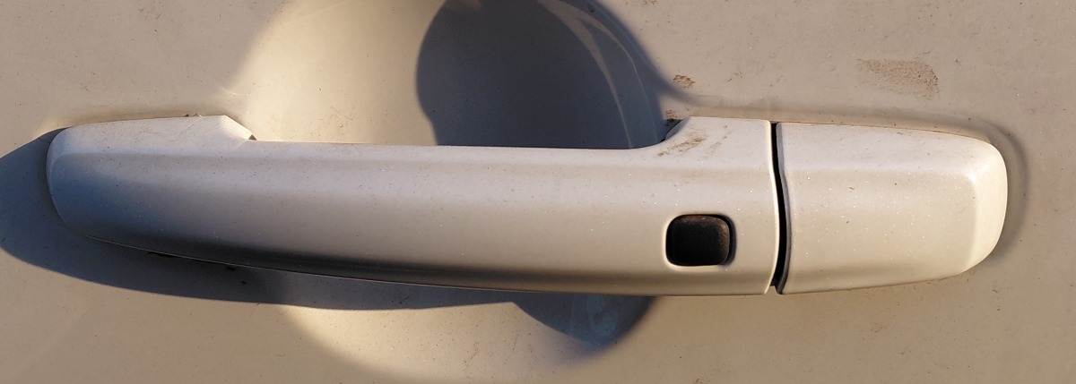 URBAN CRUISER LEFT FRONT DOOR HANDLE