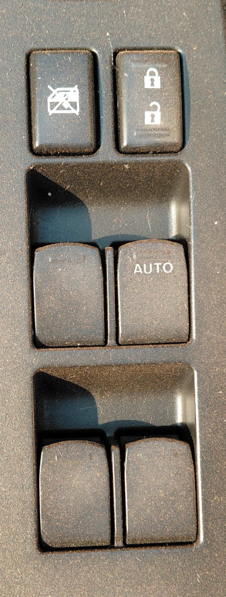 URBAN CRUISER RIGHT FRONT WINDOW SWITCH