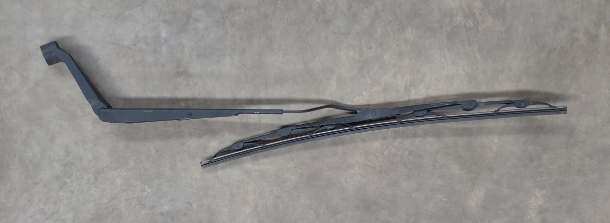 STARLET CROSS RIGHT FRONT WIPER ARM