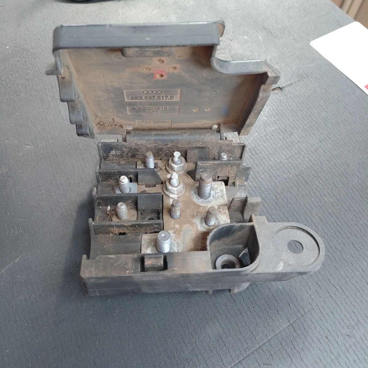 Q5 BATTERY FUSE BOX
