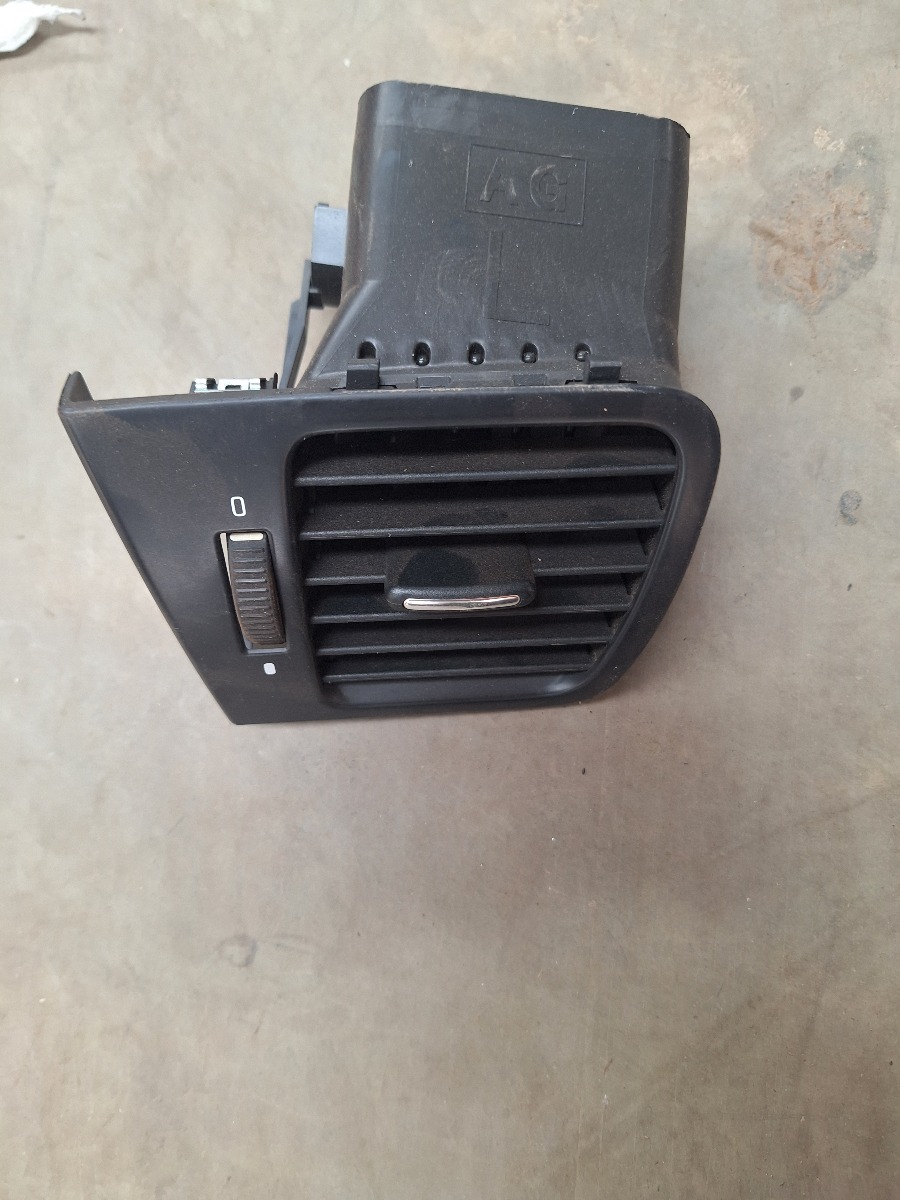 LEGACY LEFT SIDE DASHBORD AIR VENT