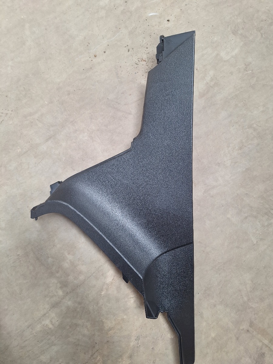 LEGACY LEFT SIDE CENTER TRIM PANEL