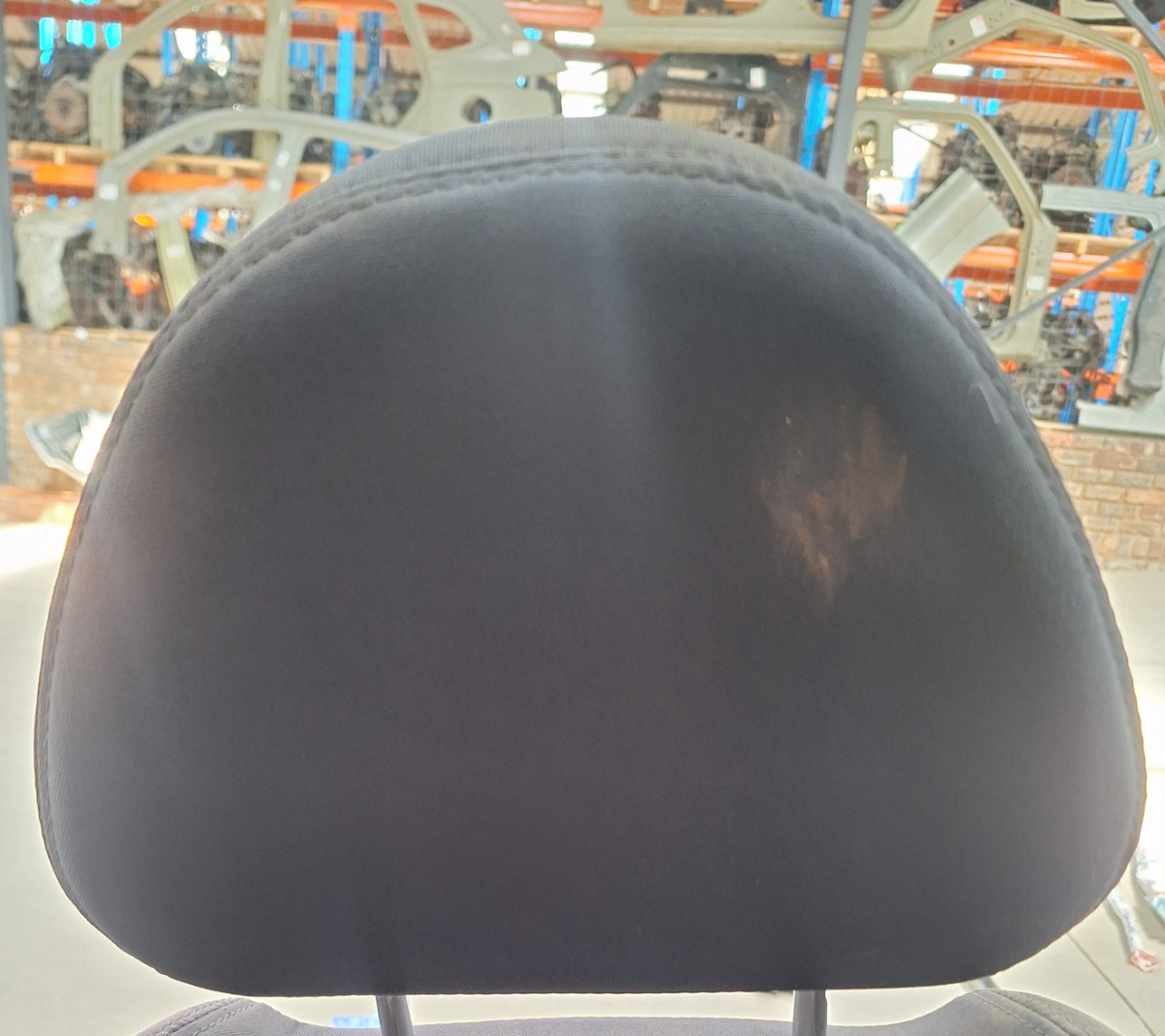 LEGACY RIGHT FRONT HEAD REST