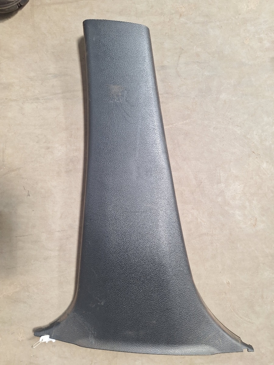 LEGACY LEFT B PILLAR BOTTOM COVER
