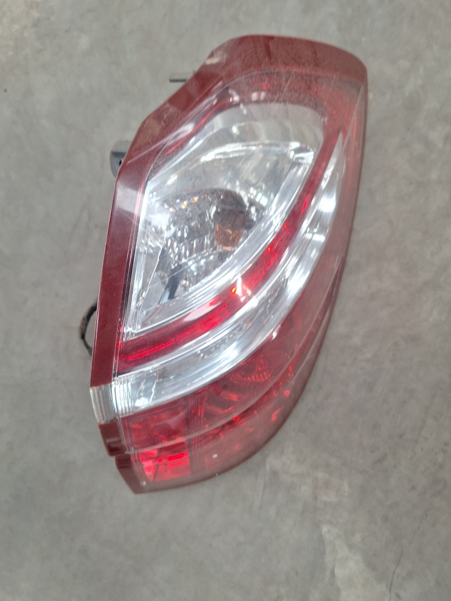 LEGACY RIGHT SIDE TAIL LIGHT