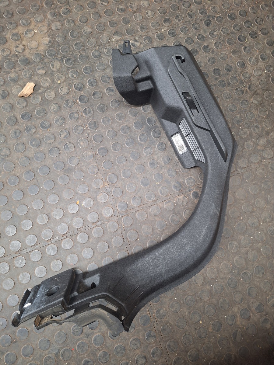 POLO MK7/8 BOOT INNER RIGHT SIDE TRIM