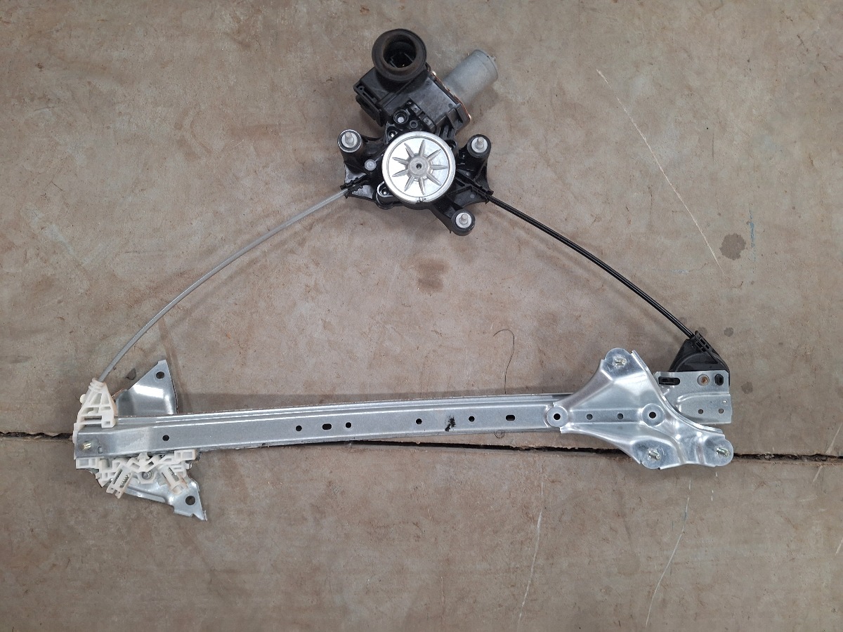 RAV4 RIGHT FRONT DOOR WINDOW MECH