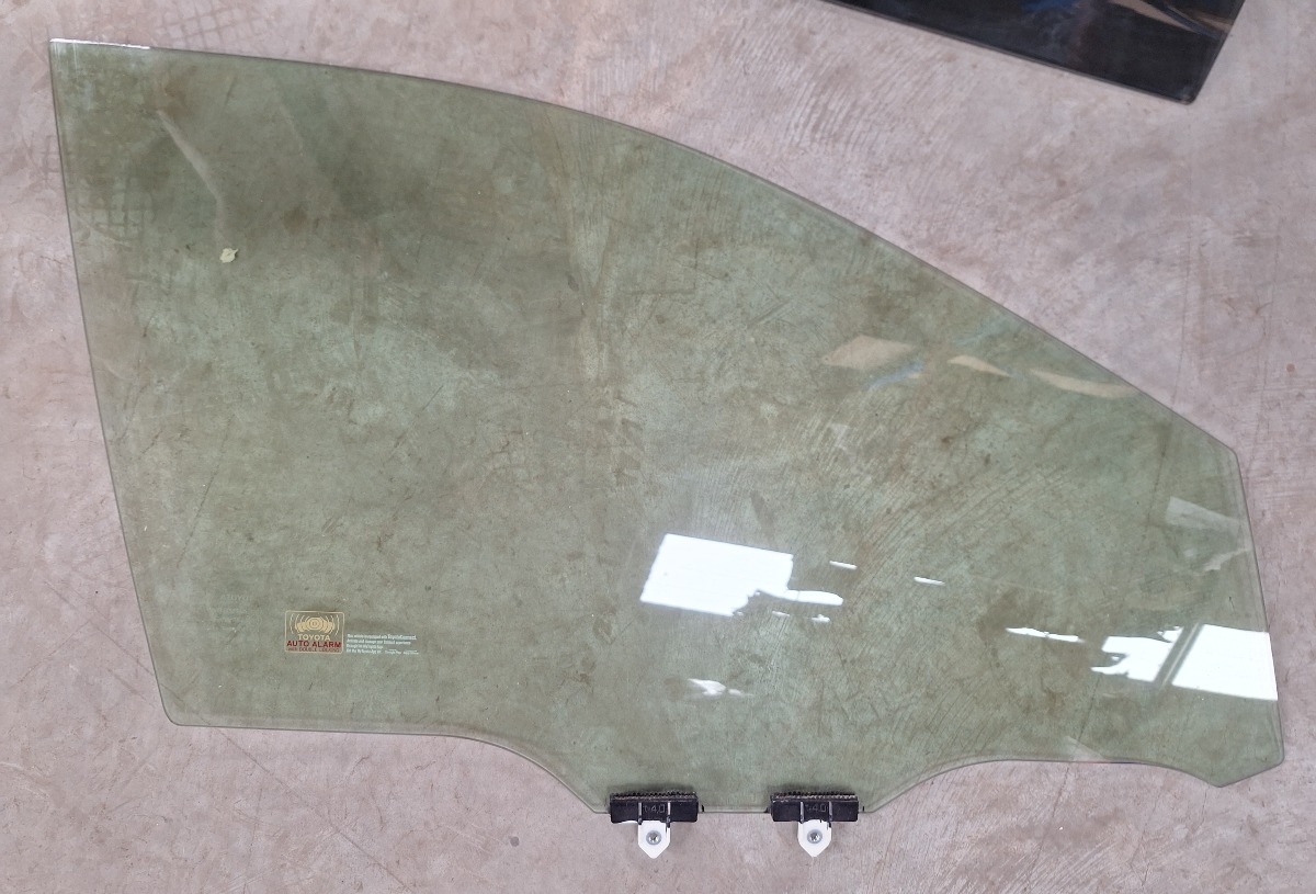 RAV4 RIGHT FRONT DOOR GLASS