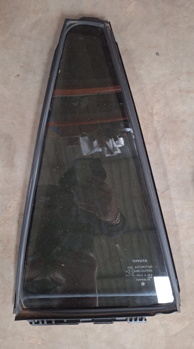 RAV4 LEFT REAR DOOR VENT GLASS