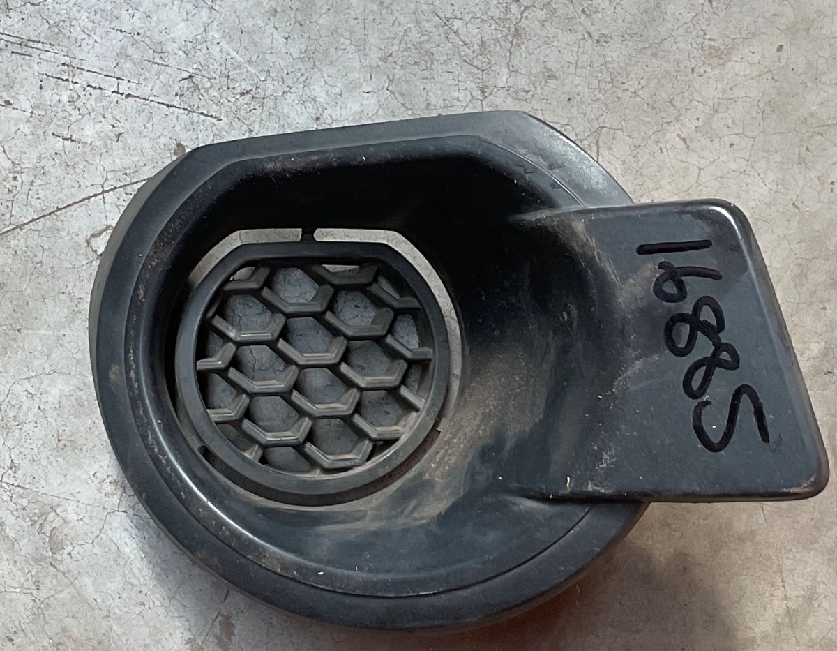 FORD RANGER RIGHT FOG LIGHT SURROUND