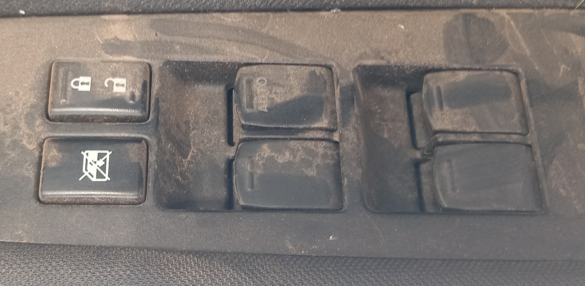 URBAN CRUISER RIGHT FRONT WINDOW SWITCH