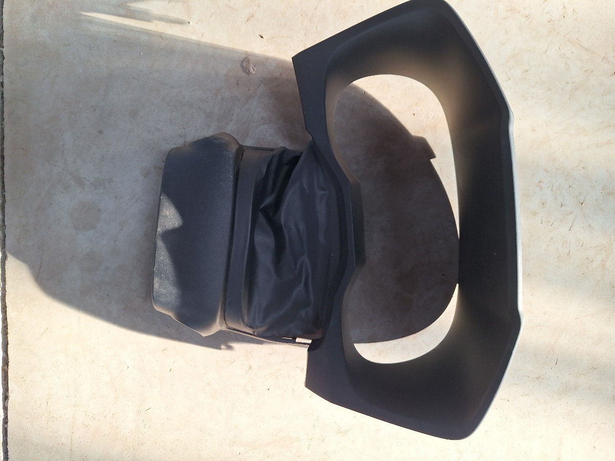 RAV 4 SPEEDO CLUSTER SURROUND