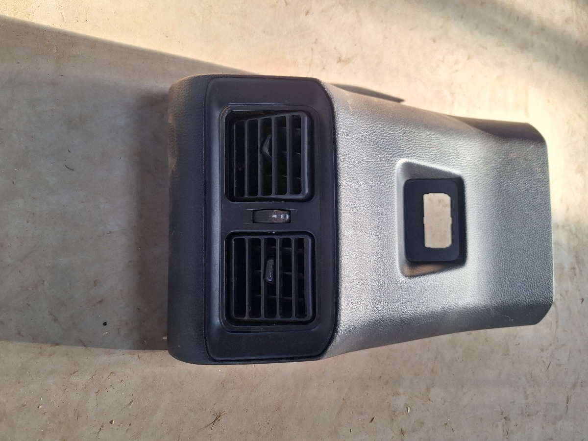 RAV 4 CENTRE CONSOLE AIR VENT