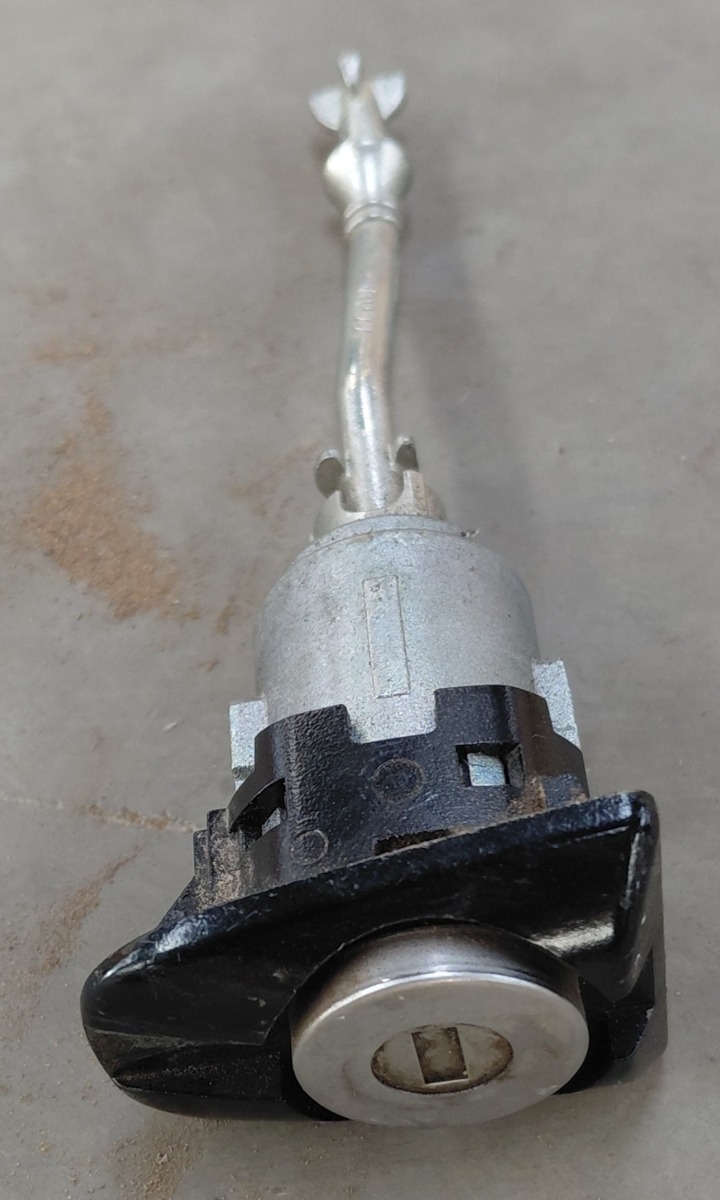COROLLA RIGHT FRONT DOOR BARREL