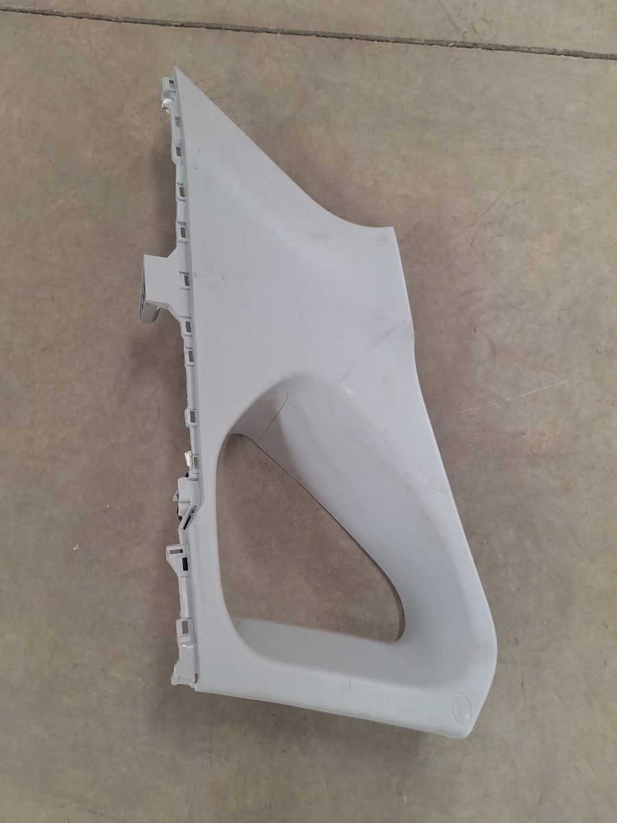 RAV 4 LEFT REAR WINDOW COVER