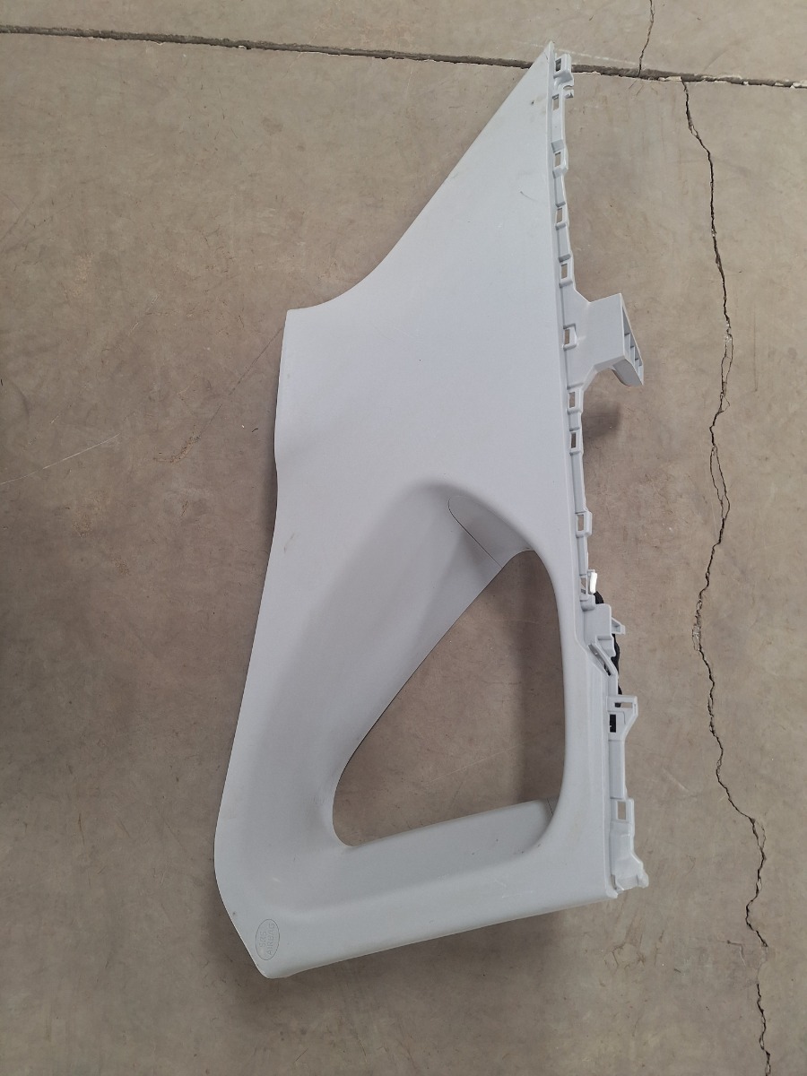 RAV 4 RIGHT REAR WINDOW COVER