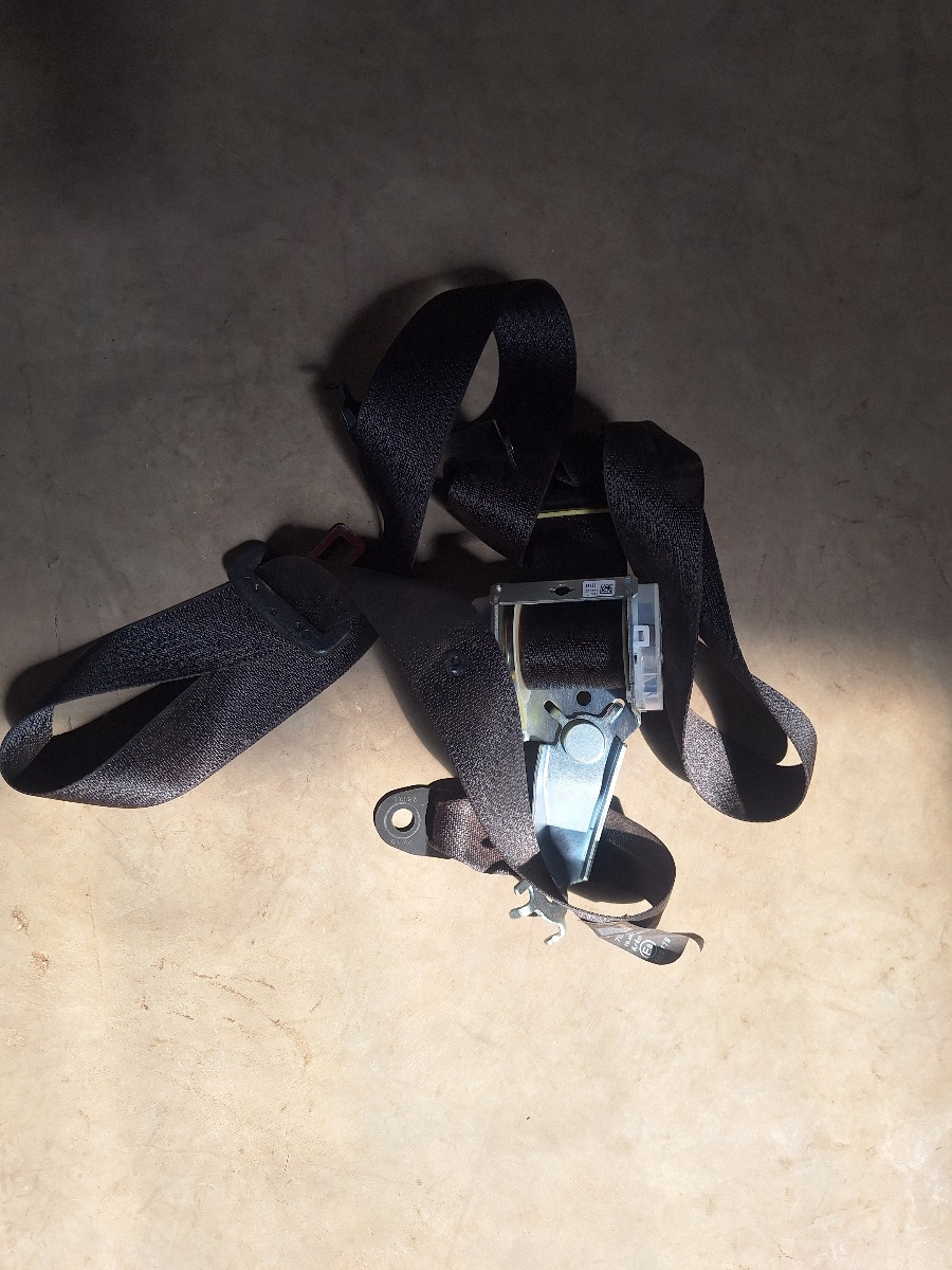 RAV 4 RIGHT REAR SEAT BELT
