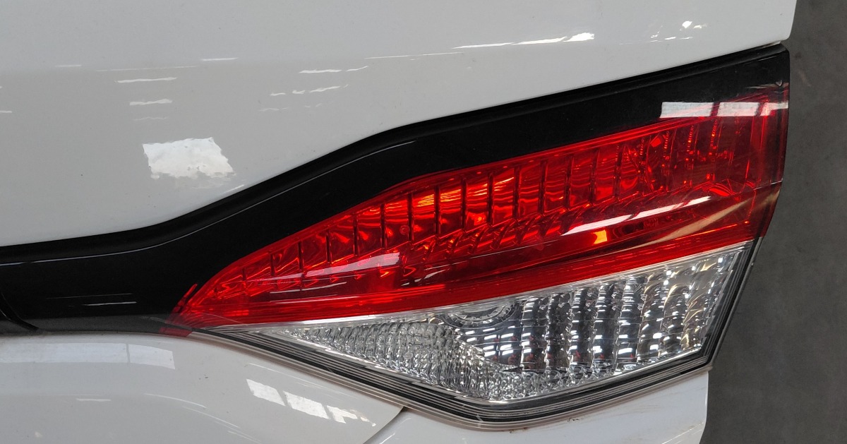 COROLLA RIGHT INNER TAIL LIGHT