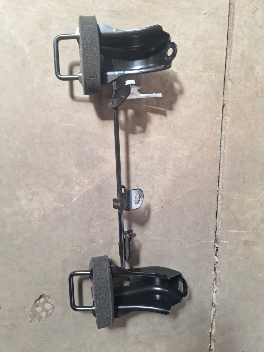 RAV 4 LEFT REAER  CHILD RESTRAINT SEAT ANCHOR