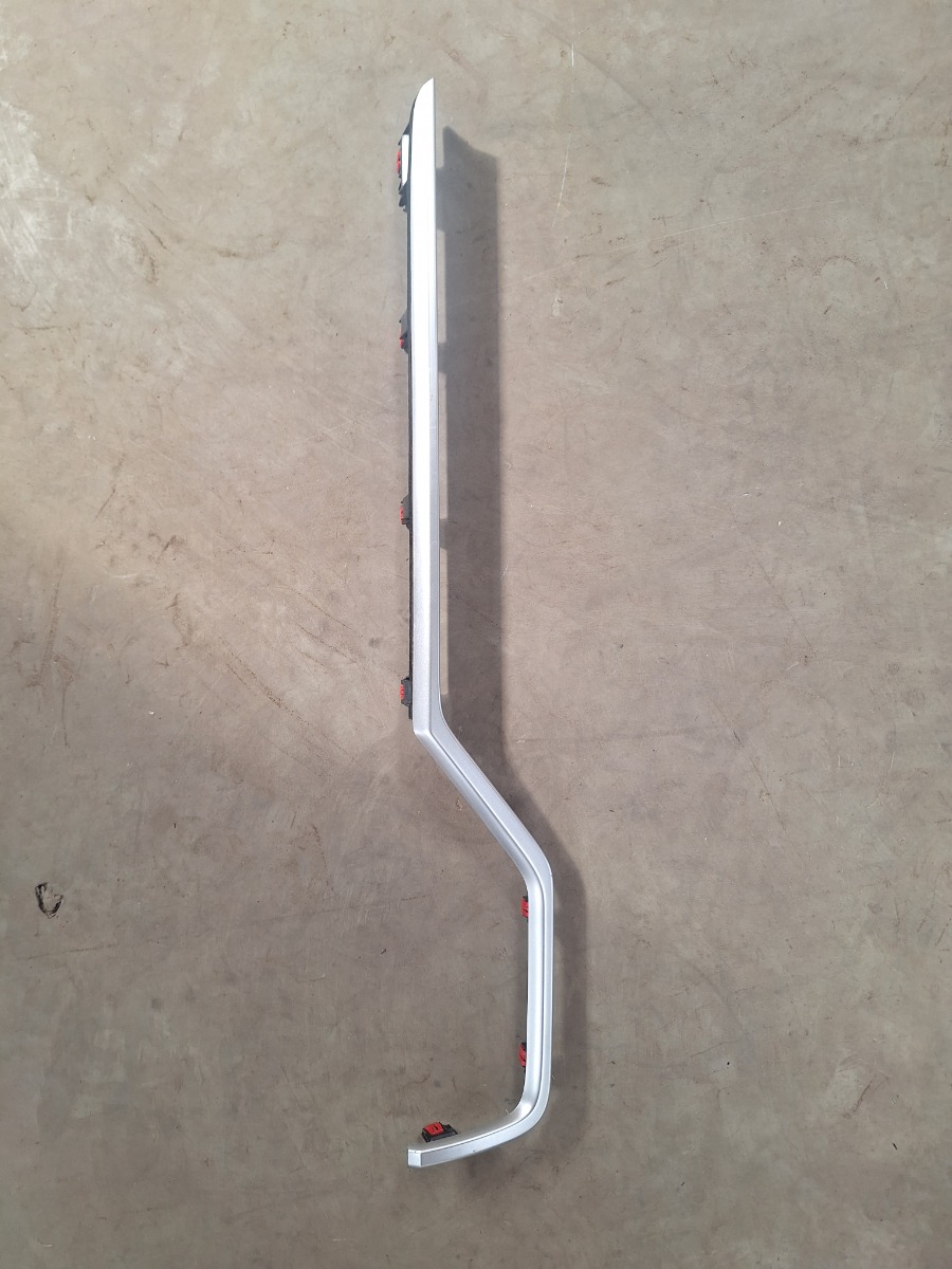 RAV 4 RIGHT AIR VENT TRIM