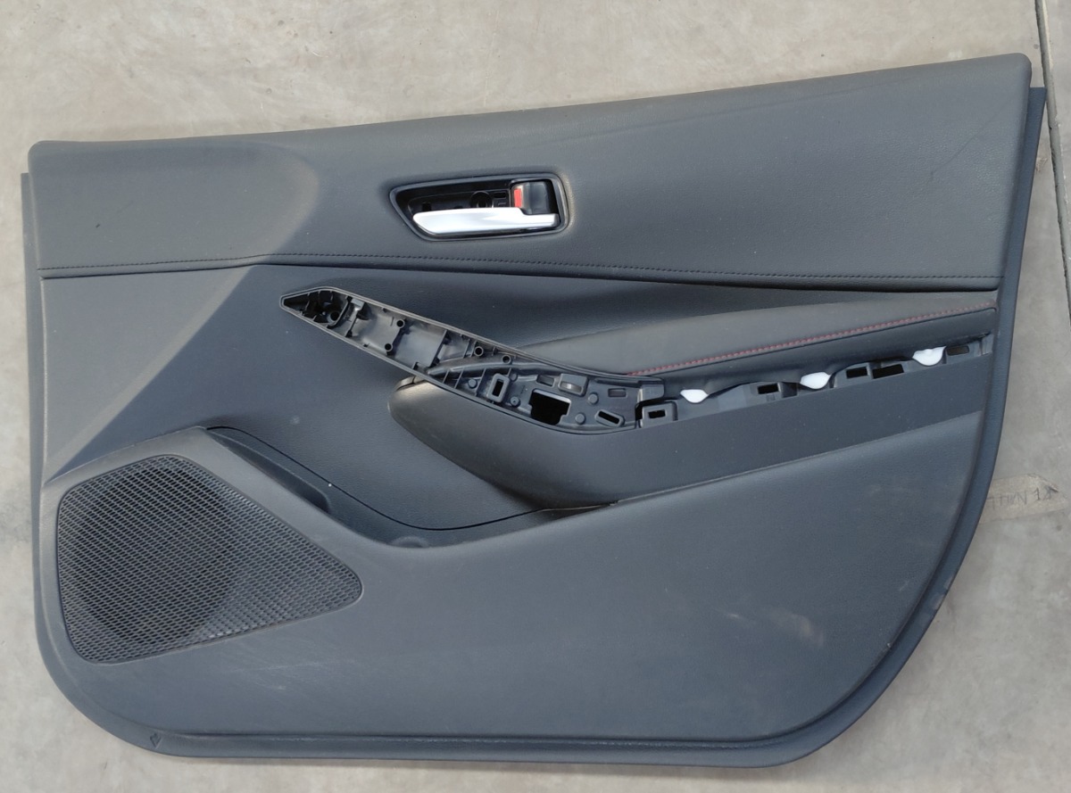 COROLLA RIGHT FRONT DOOR PANEL