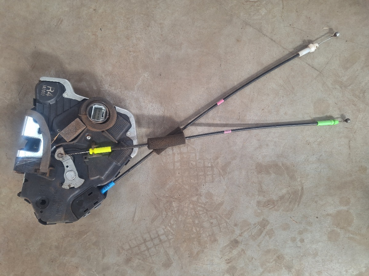 RAV 4 LEFT FRONT DOOR LOCK