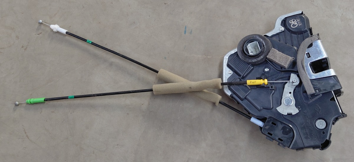 COROLLA RIGHT FRONT DOOR LOCK