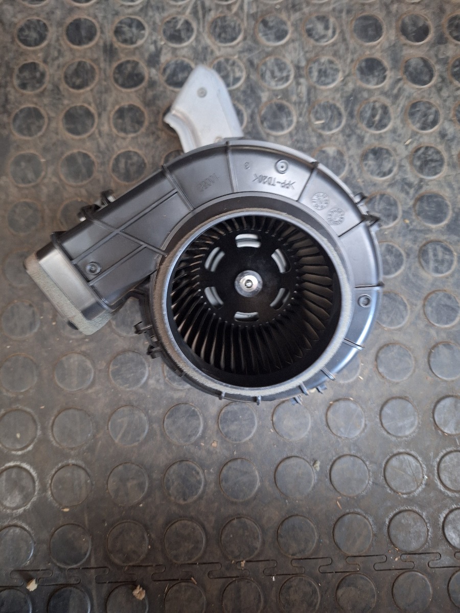 RAV 4 BLOWER ASSY, BATTERY