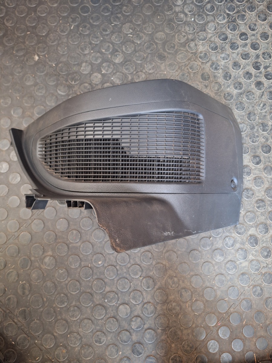 RAV 4 RIGHT BOARD BATTERY SERVICE COVER