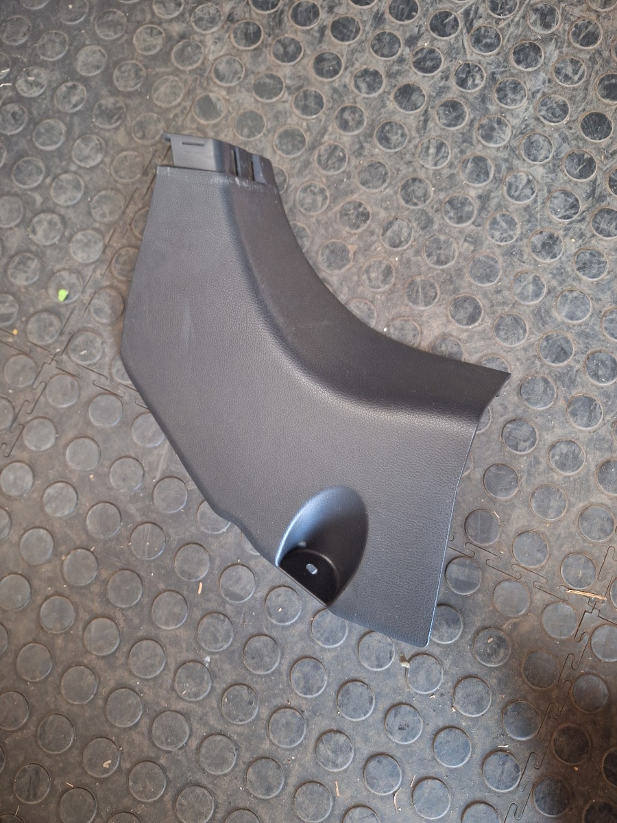 RAV 4 LEFT A PILLAR BOTTOM COVER