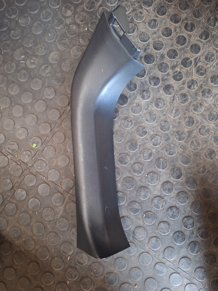 Rav 4 Right Rear Tailgate Trim Black Finish
