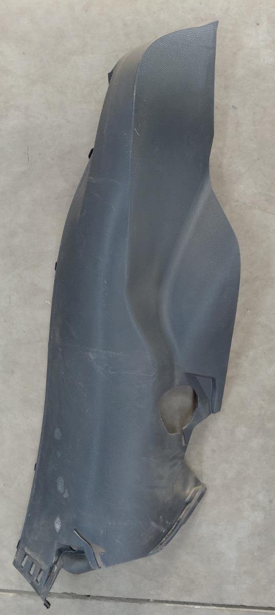 Corolla Lower C-Pillar Trim - Right