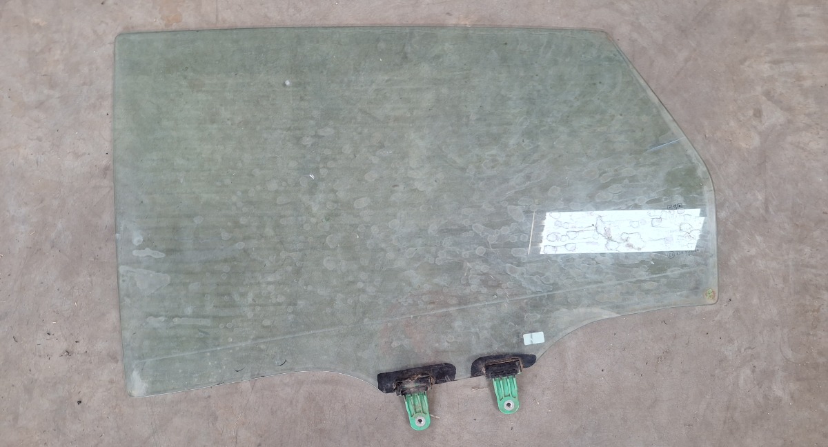 STARLET LEFT REAR DOOR GLASS