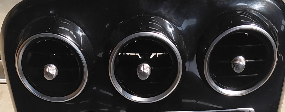 W205 CENTRE AIR VENT