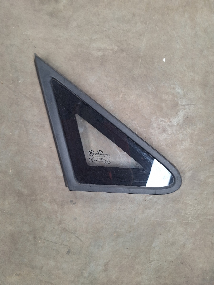 H1 RIGHT SIDE VENT GLASS