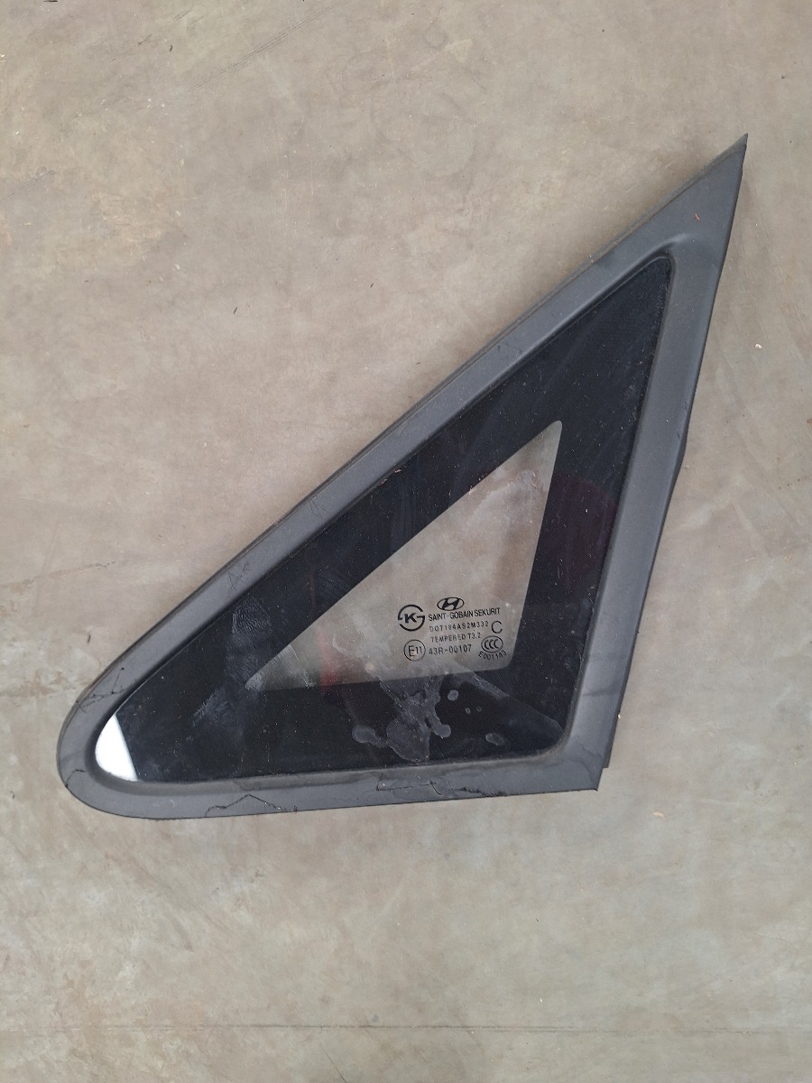 H1 LEFT SIDE VENT GLASS
