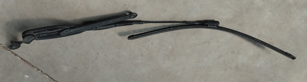 W205 RIGHT FRONT WIPER ARM