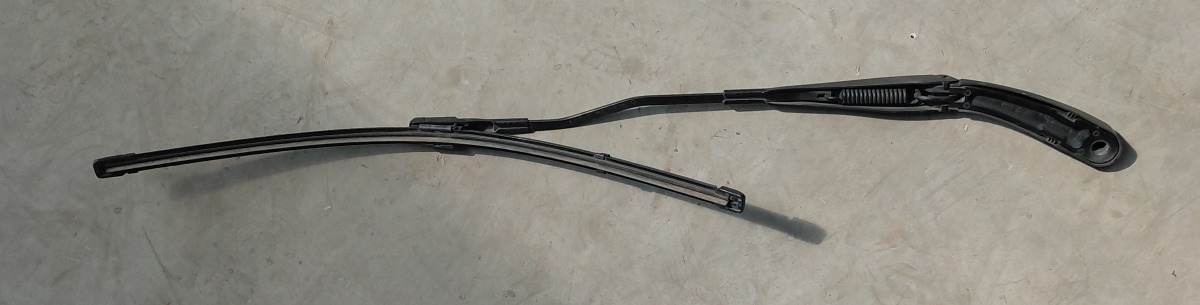 W205 WINDSCREEN WIPER LEFT