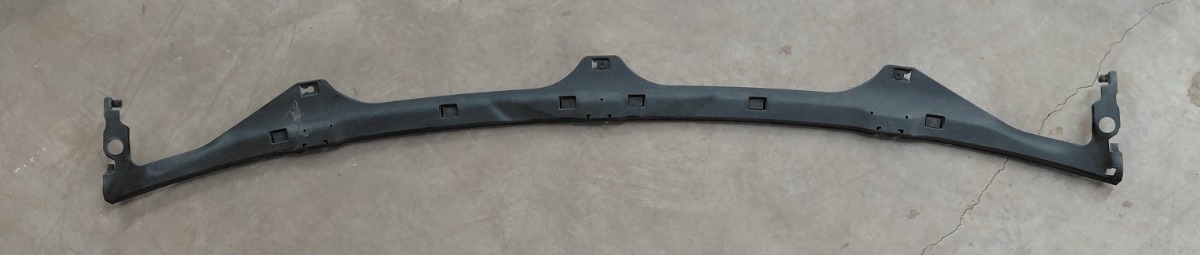 W205 WINDSCEEN WIPER COWL TRIM