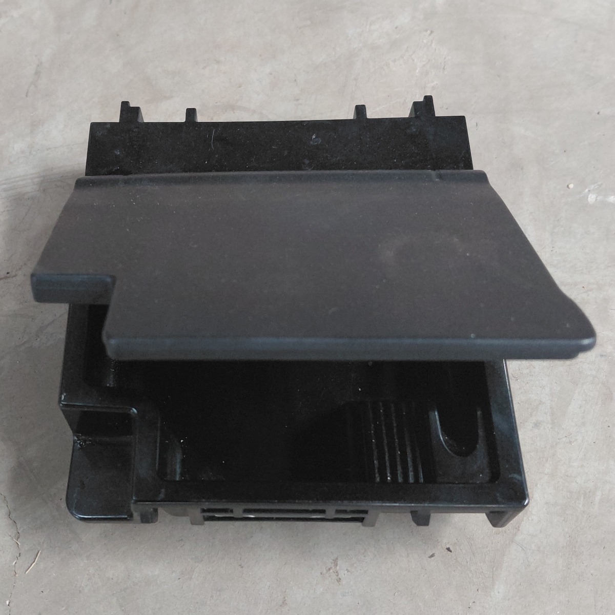W205 CENTRE CONSOLE ASHTRAY