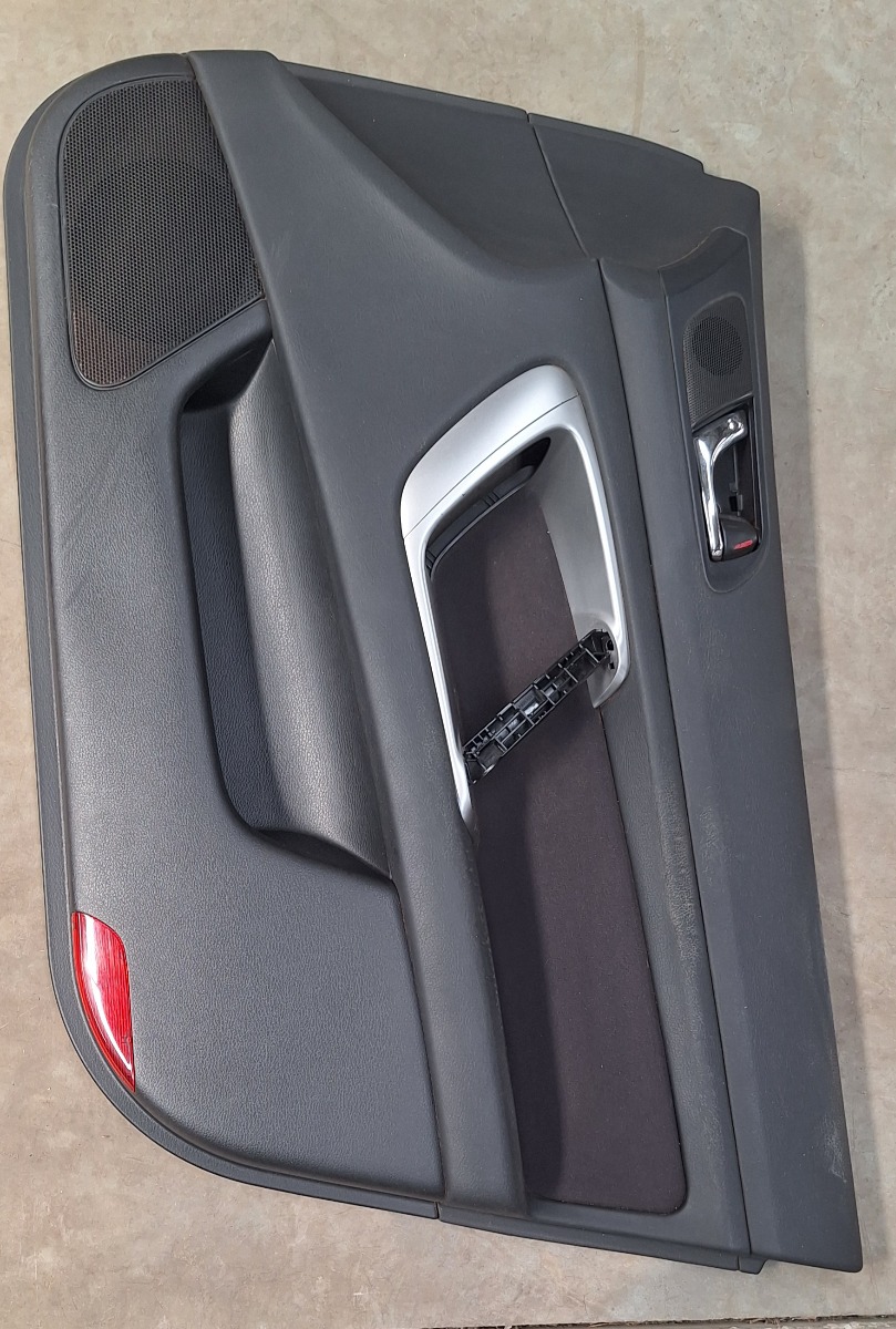 LEGACY RIGHT FRONT DOOR PANEL