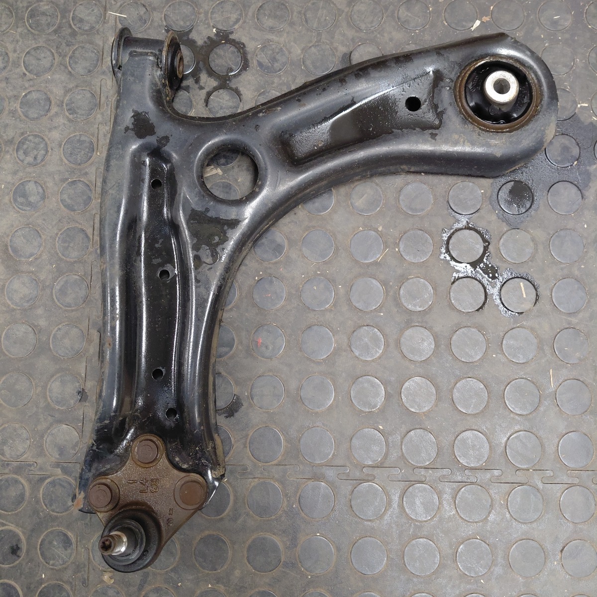 POLO 3/VIVO LEFT FRONT CONTROL ARM