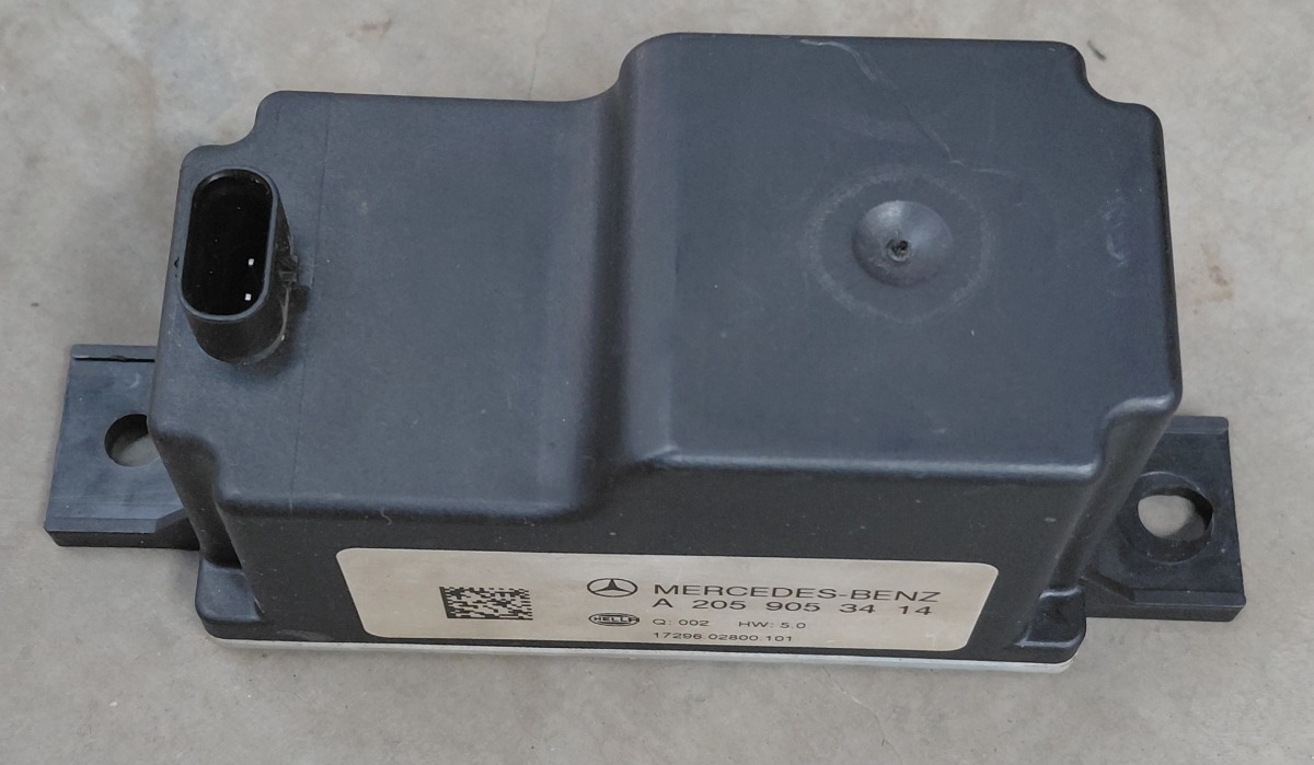W205 Auxiliary Battery Voltage Converter