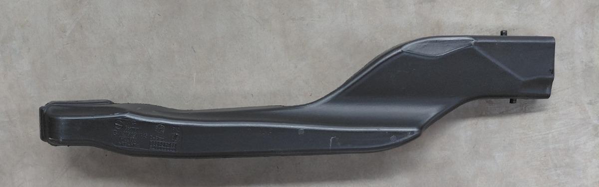 W205 RIGHT LOWER INSTRUMENT PANEL AIR DUCT