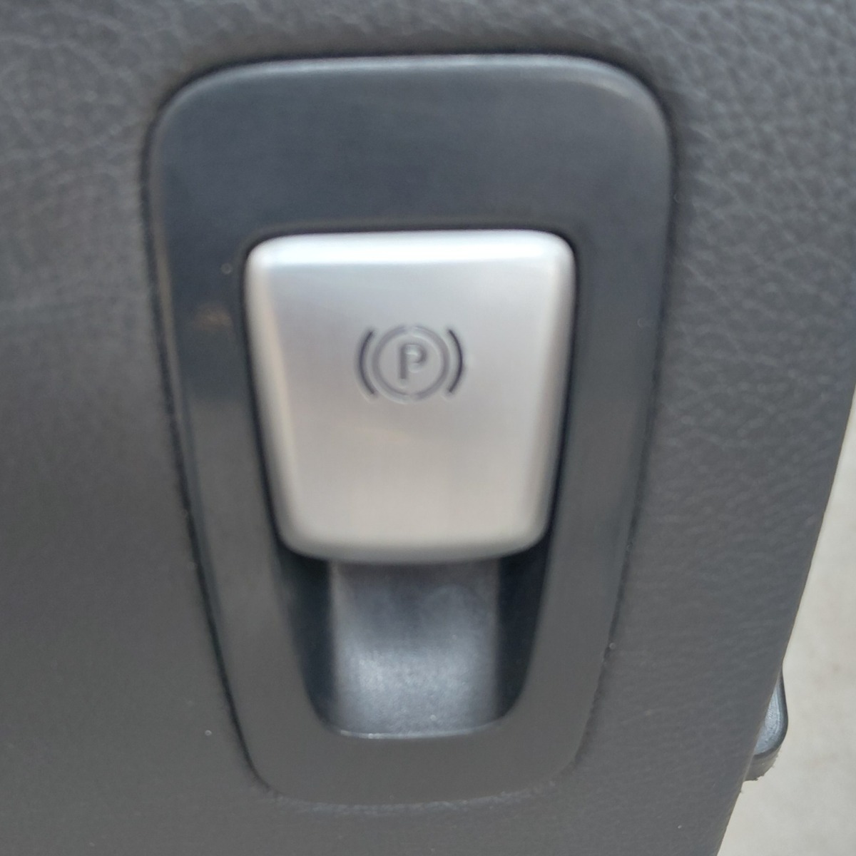 W205 E-BRAKE BUTTON